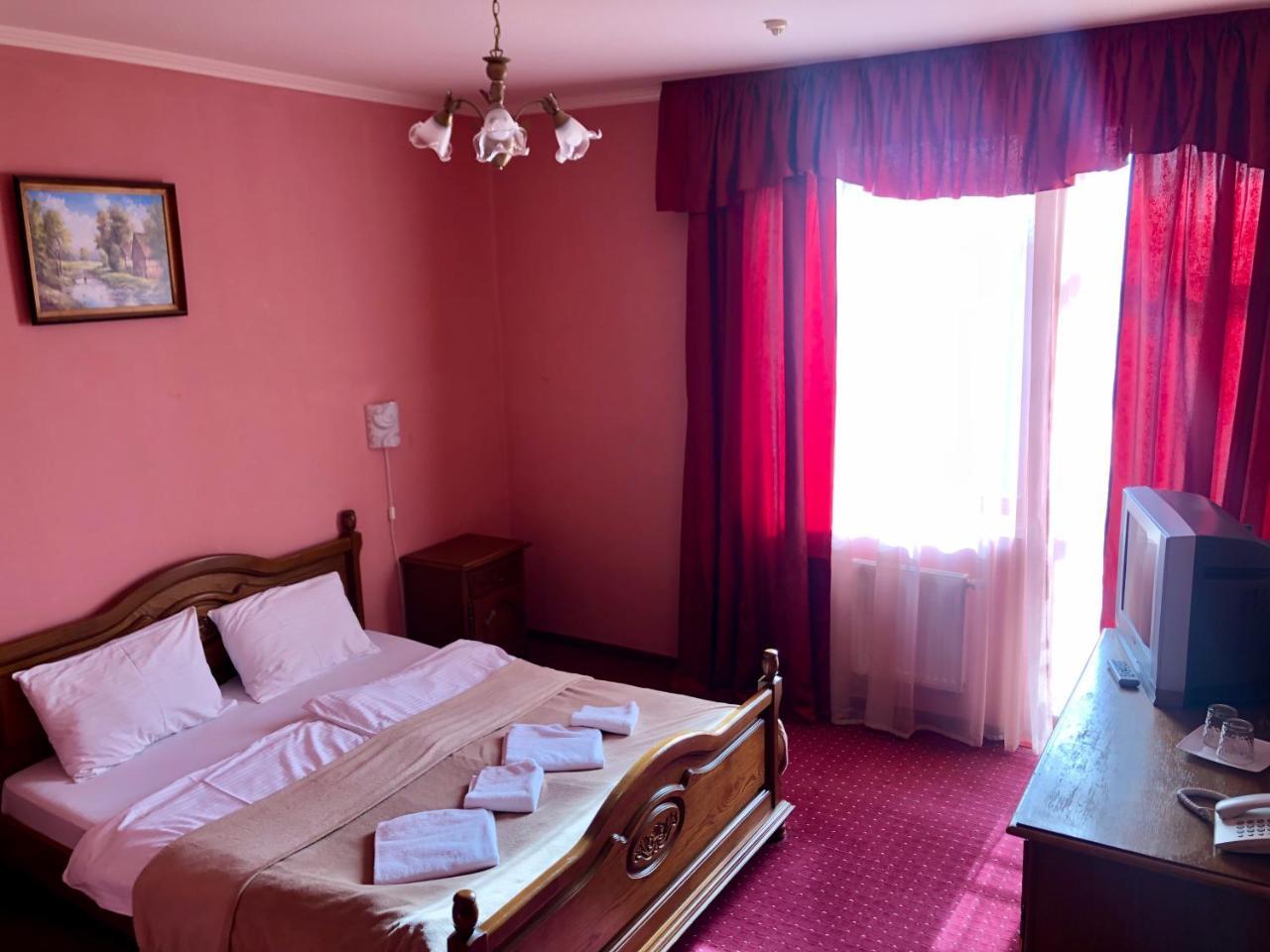 Chervona Gora Mukacheve Bagian luar foto